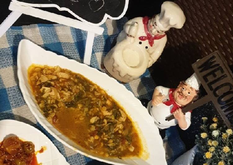 سبانخ بالدجاج
