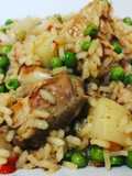 Arroz con pollo, nabos y guisantes