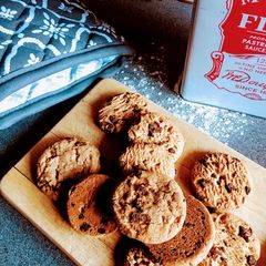 A picture of Chocolate chip and ginger crystal cookies.