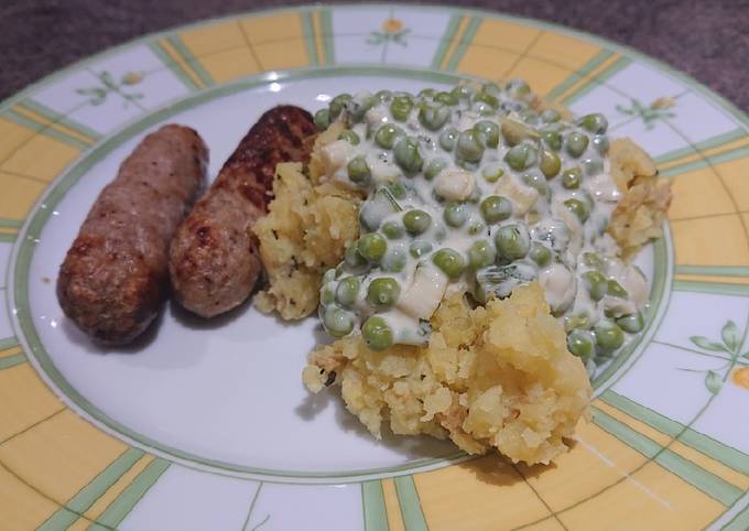 Healthy Sausages with Crushed Potatoes and Creamy Peas