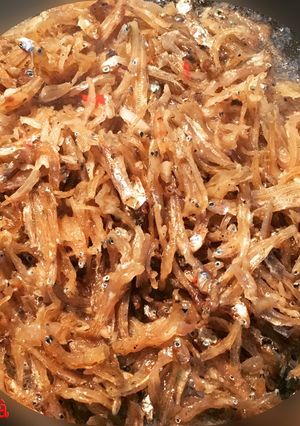 Hình của món Cá cơm kho khô kiểu Hàn.