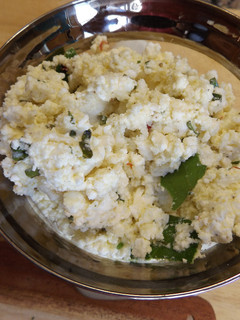 Una foto de Feta con albahaca para aperitivo
