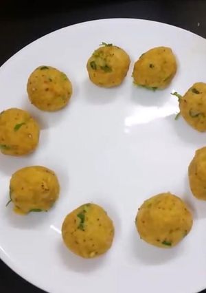 A picture of Potato balls.