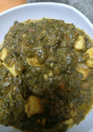 A picture of Palak paneer.