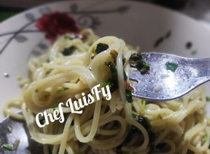 Una foto de Pasta al aglio e olio. (Ajo y aceite)... LuisFy.