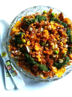 રોટી ભેળ (Roti Bhel Recipe In Gujarati) રેસીપી મુખ્ય ફોટો
