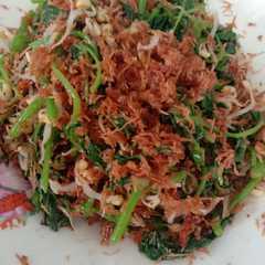 A picture of Bayam tauge masak urap.