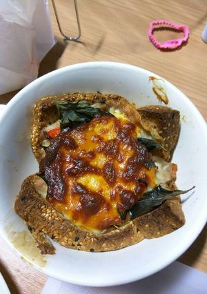 รูปของ Toast Pizza and Hot Summer