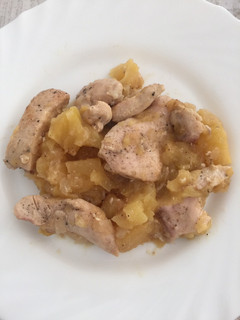 Una foto de Pollo con manzana