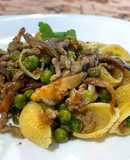 Conchiglie Rigate con Piselli, Tritato di Vitello e Funghi Pleurotus