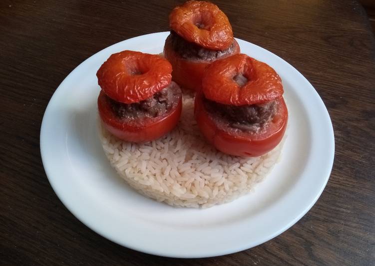 Recette Des Tomates farcies sur leur lit de riz créole