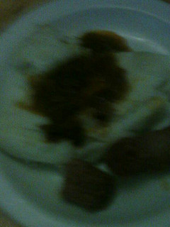 A picture of Boerewors and gravy.