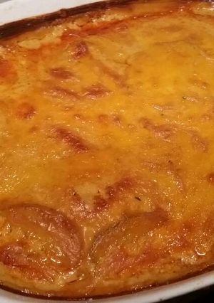 A picture of Smokey Taters w/ Cheese Sauce.