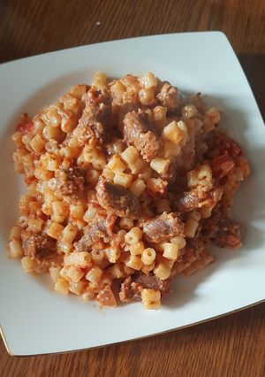 صورة لوصفة معكرونه بالسجق وجبن الموزاريلا