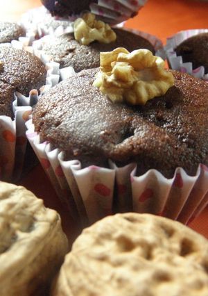 Una foto de Muffins de cacao, aceite y nuez