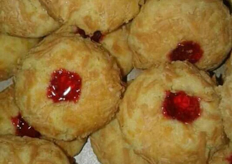 Resep Strawberry Thumbprint Cookies yang Bisa Manjain Lidah