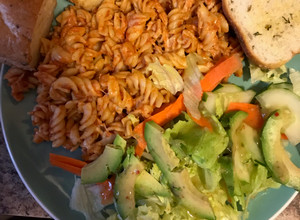 Una foto de Pasta de tornillo con pollo