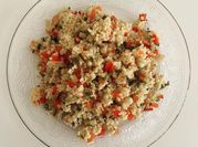 Une photo de tomate concombre salade