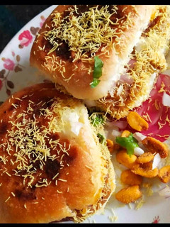 दाबेली (Dabeli Recipe In Hindi) रेसिपी मुख्य फोटो