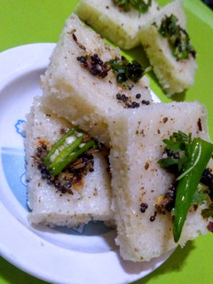 रवा ढोकला (Rava dhokla recipe in hindi) रेसिपी मुख्य फोटो