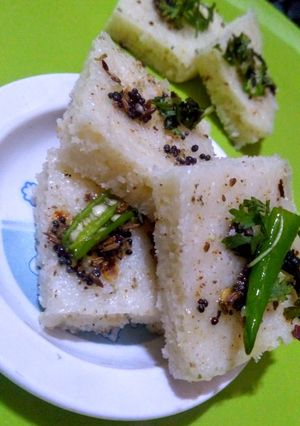 रवा ढोकला (Rava dhokla recipe in hindi) रेसिपी मुख्य फोटो