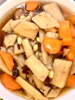 除濕氣去骨火* 赤小豆扁豆粉葛豬骨湯 的食譜成品照片