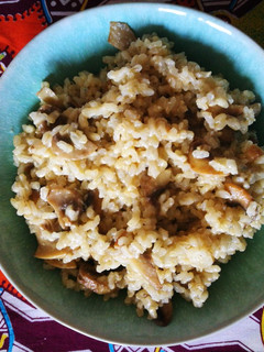 Una foto de Arroz integral con champiñones y gorgonzola