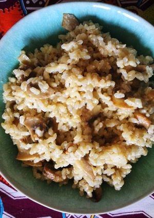Una foto de Arroz integral con champiñones y gorgonzola