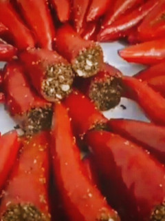 लाल मिर्च का अचार (lal mirch ka achar recipe in Hindi) रेसिपी मुख्य फोटो