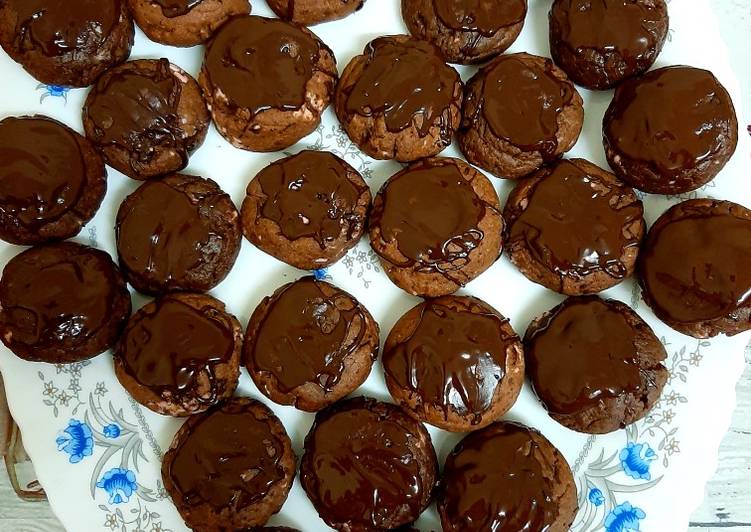 Recipe of Perfect Brownie peanut butter cookies 😊
