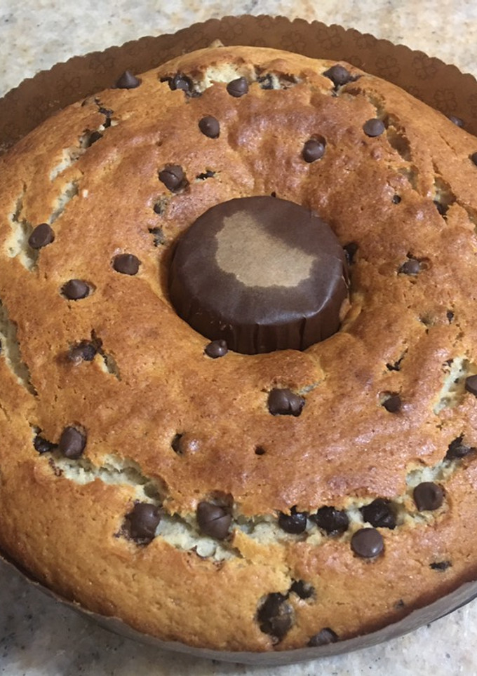 Una foto de Torta de banana con chips súper fácil