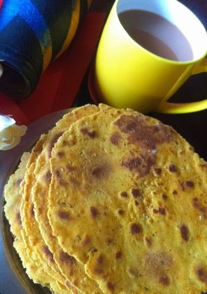 A picture of Atta khakra.