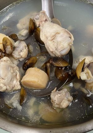 蒜香雞腿干貝蜆湯（超簡單電鍋料理） 的食譜成品照片