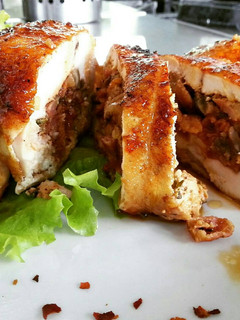 Una foto de Pechugas de pollo o pavo rellena de vegetales