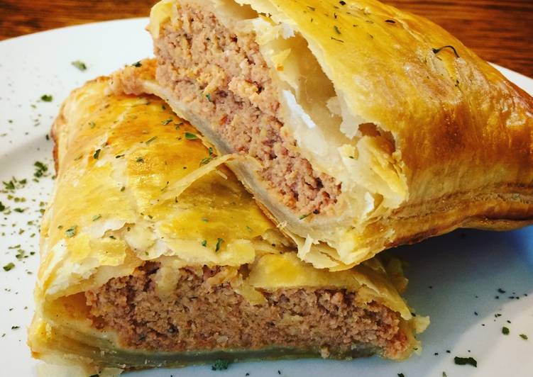 Recipe of Homemade Sausage in Puffed Pastry