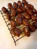 Dátiles rellenos con nuez bañados en chocolate semiamargo