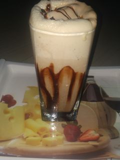 কফি চকোলেট মিল্ক সেক (Coffee chocolate milkshake recipe in Bengali) রেসিপির প্রধান ছবি