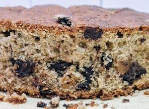 Una foto de Torta de trocitos de chocolate y dulce de batata 🎂 Torta combinada