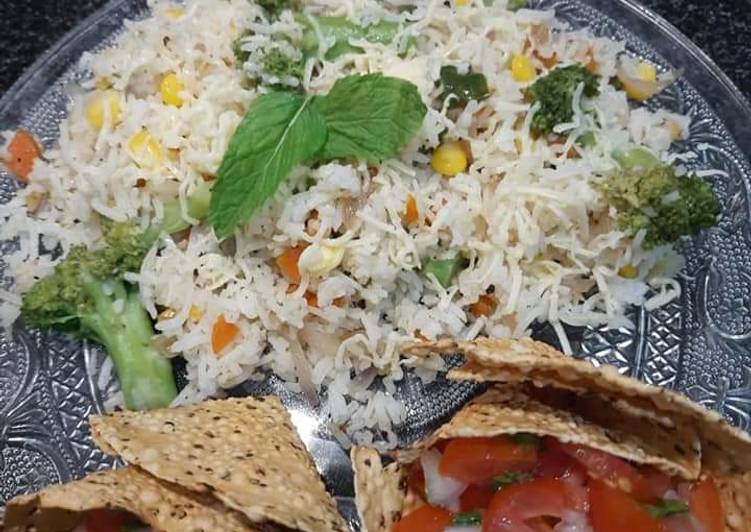 Broccoli sweet corn rice and masala papad