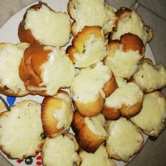 A picture of Cheese Garlic Bread.