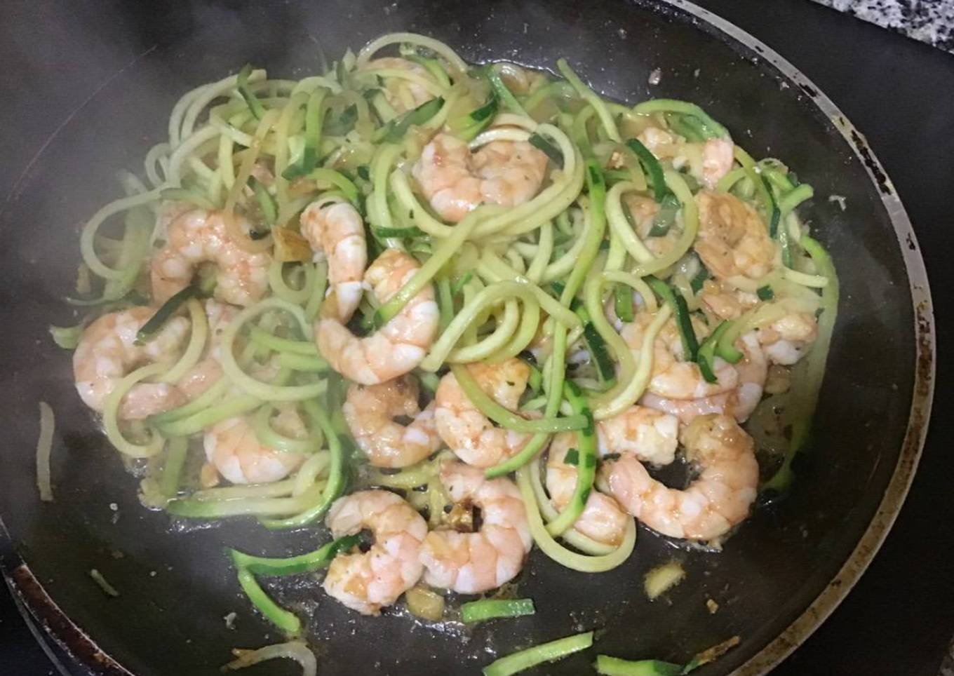 Espaguetis de calabacines con langostinos