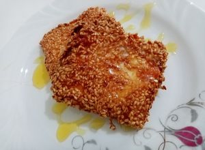 O poză a rețetei Feta Saganaki-Branza prajita cu susan şi miere de albine.