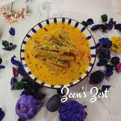 A picture of Dahi Saijan/Drumsticks in Curd Gravy.