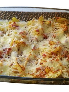 Una foto de Bacon cheese fries