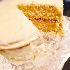 A picture of Moist vanilla cake.