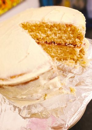 A picture of Moist vanilla cake.