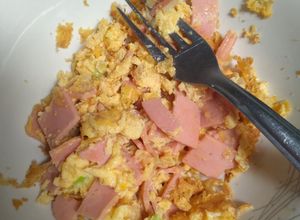 Una foto de Huevos revueltos/batidos con mortadela
