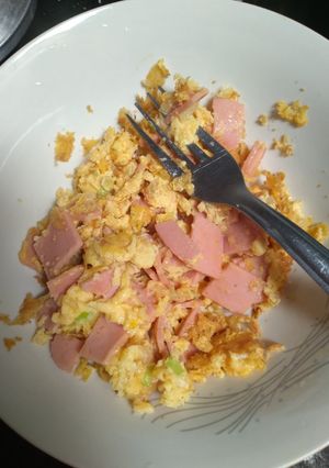Una foto de Huevos revueltos/batidos con mortadela
