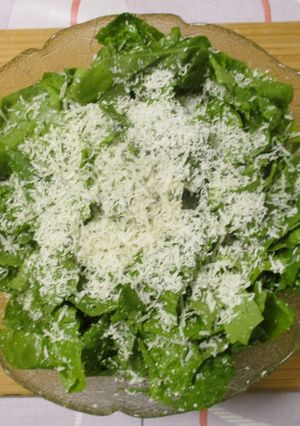 Friss kerti saláta 🥗 parmezánnal 🧀 és könnyű citromos öntettel 🍋 recept fotója