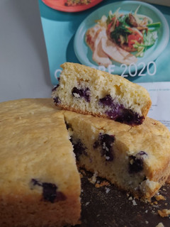 Una foto de Torta-budín de arándanos, más fácil y económica del planeta 👌👌